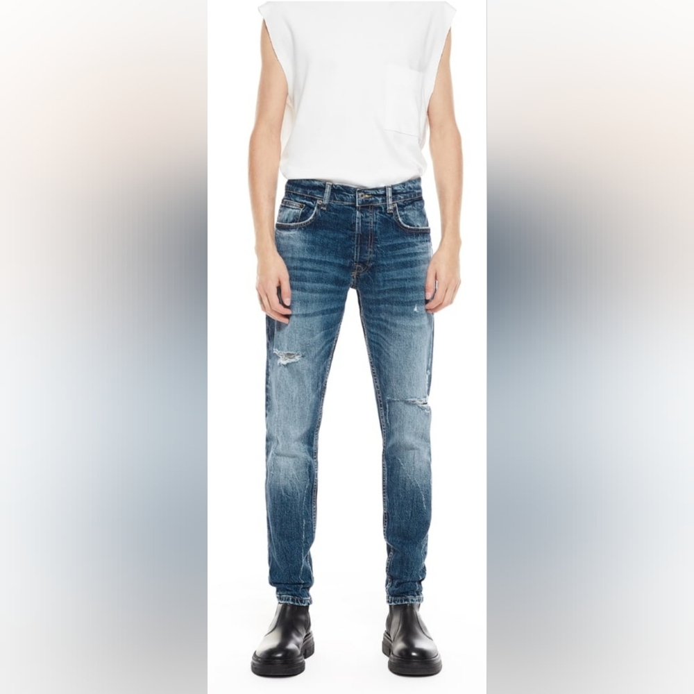 ZARA: Ripped skinny jeans, size 31, blue.